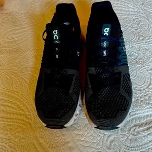 Mens On Cloud Running shoes. Black size 12. Gently used , good condition.